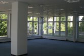 Bürogebäude mit Dachterrasse in verkehrsgünstiger Lage – Renovierung nach Mieterwunsch - Büro