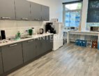 Erstbezug nach Renovierung: Moderne Büros an der Augustaanlage - Auf Wunsch im Industrial Design - Mieterausbaubeispiel Teeküche